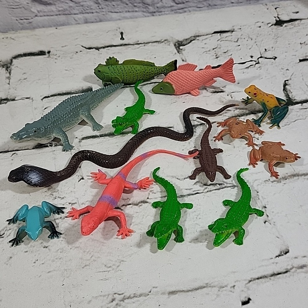 Tropical Swamp Animal‎ Figures Lot Alligators Frogs Piranha Fish Lizard Snake